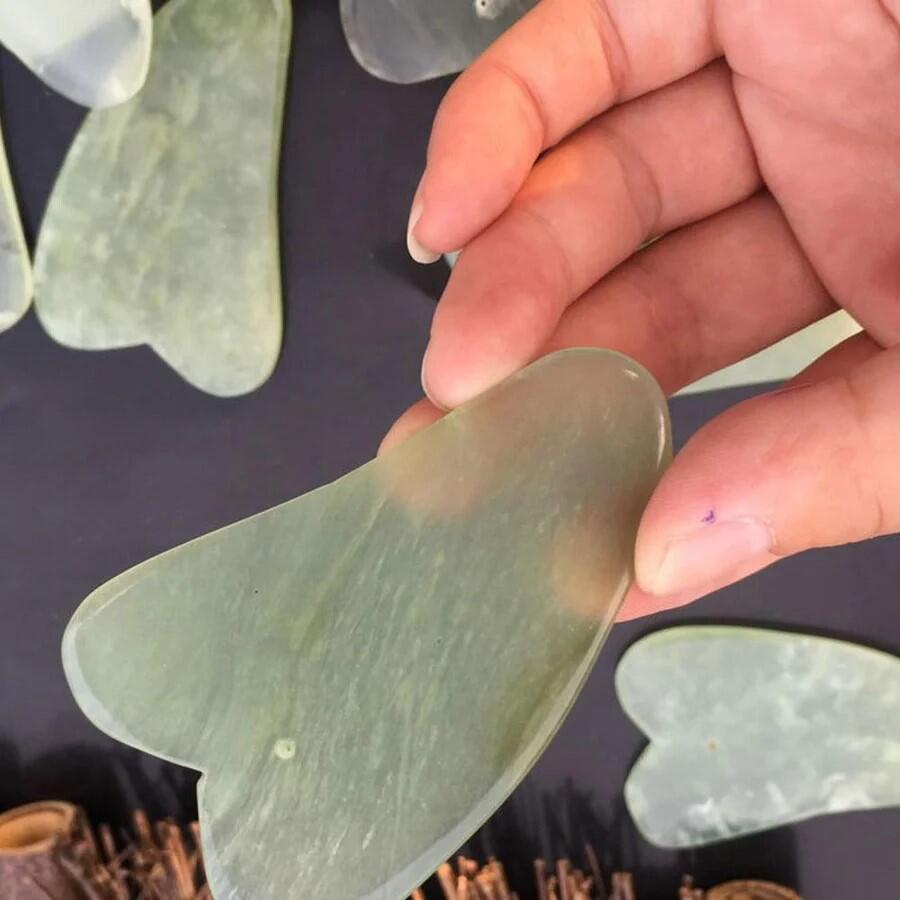 RODILLO DE JADE + PIEDRA GUA SHA PREMIUM BELLEZA Y BIENESTAR NATURAL